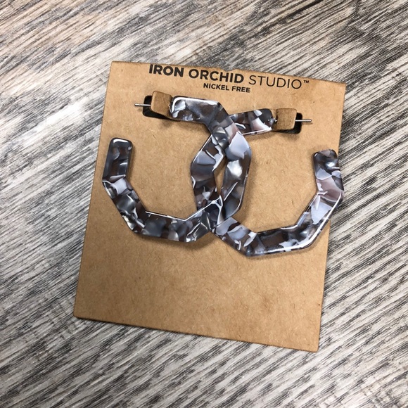IRON ORCHID Jewelry - Grey resin hoop earrings so cute trendy nwt